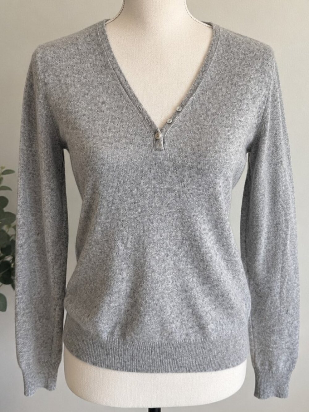 Lulu Bravo Cashmere Gray V Neck Button Sweater Quiet Luxury Vintage S